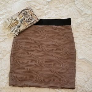H&M Stunning ruched pencil skirt
